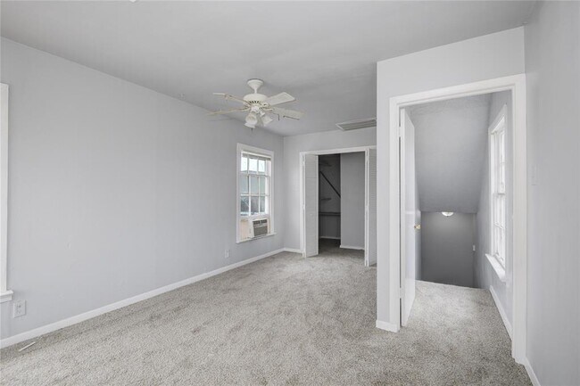 Building Photo - 1427 W 6th St