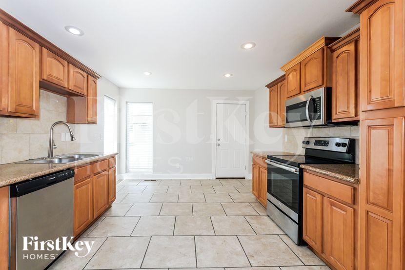 Building Photo - 5422 Marion Dr