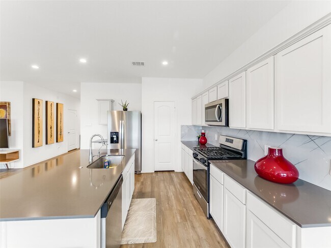Building Photo - 15022 High Rpds Ln