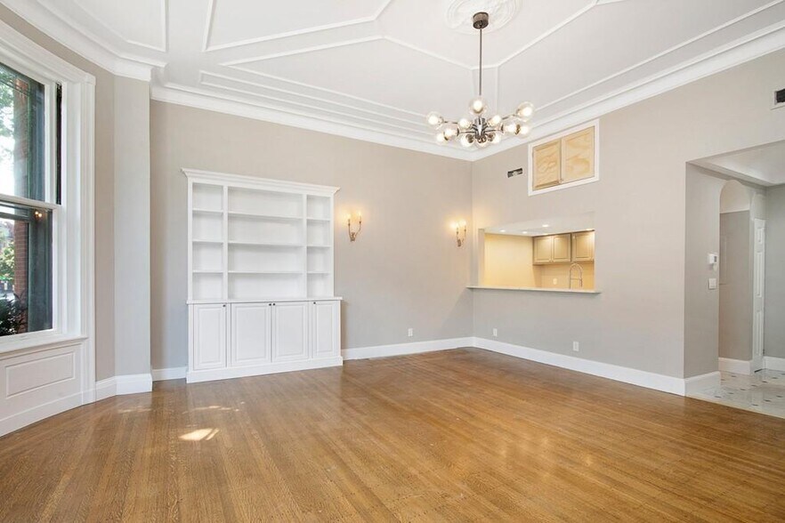 Building Photo - 352 Beacon St