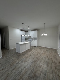 Building Photo - 2214 E Valley Cir
