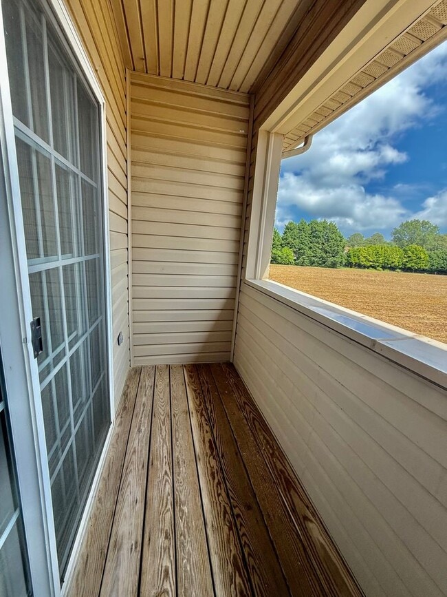 Building Photo - 3BD/2.5BA Brick Townhouse in Chancellors W...