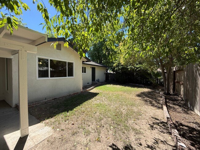 Building Photo - Newly renovated single story in Greenwood Estates!