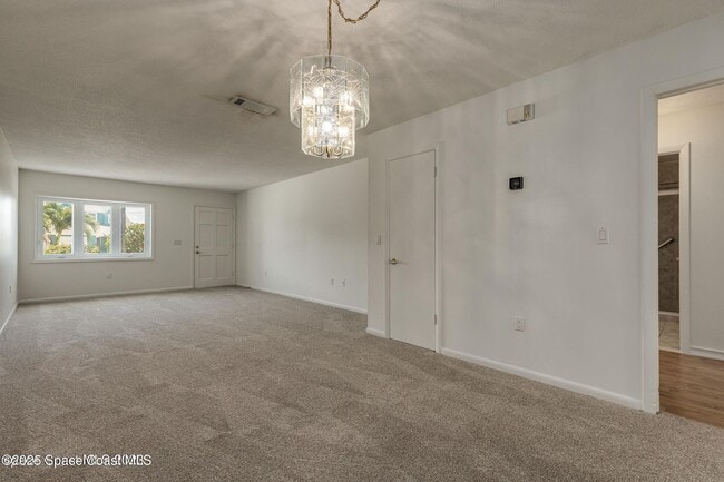 Building Photo - 302 Emerald Pl E
