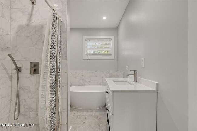 Building Photo - 6643 Greenfern Ln
