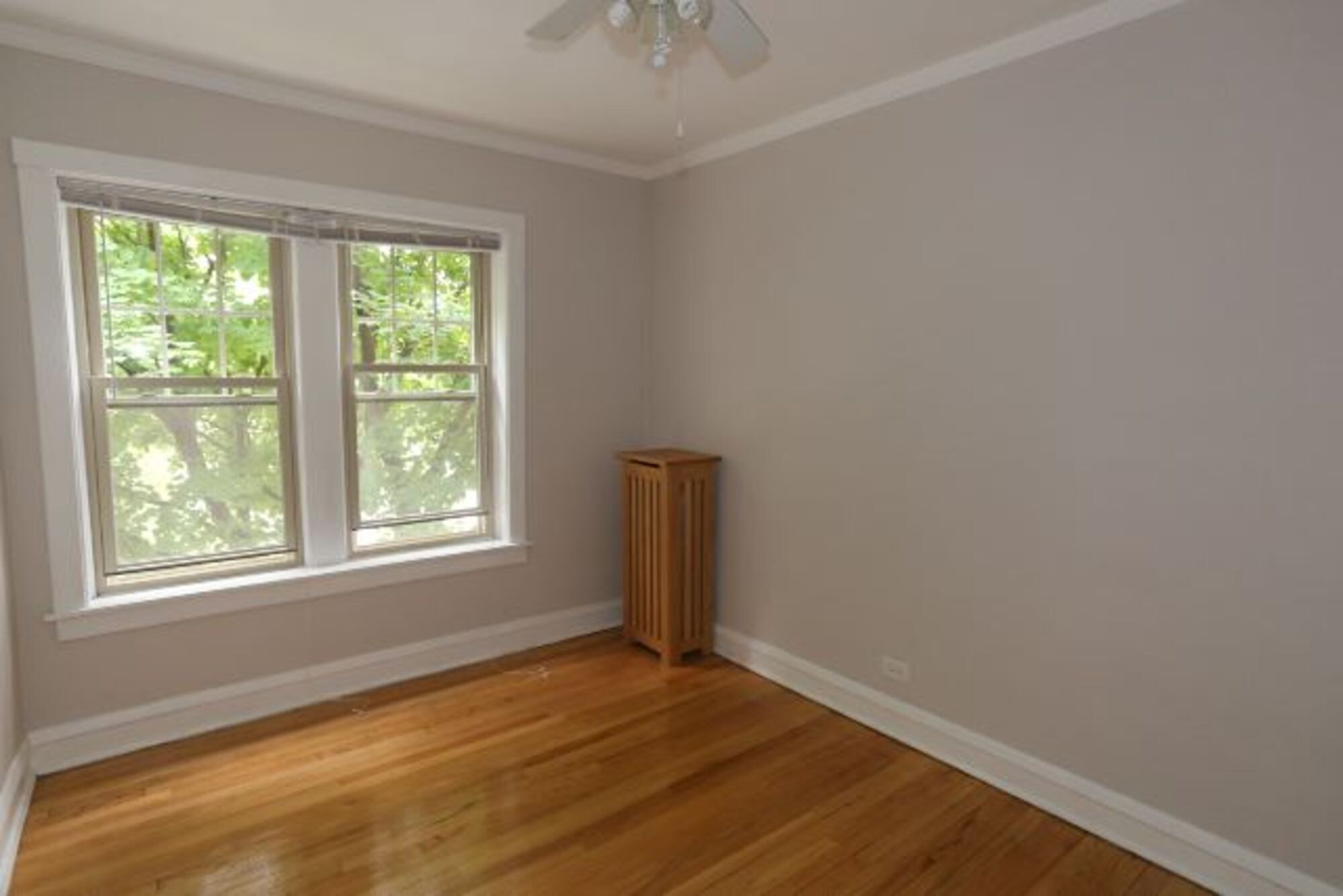 Building Photo - 2220 W Ainslie St