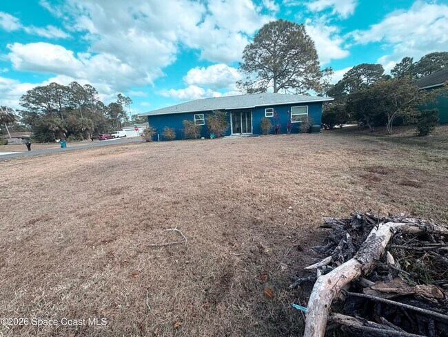 Building Photo - 830 Hartley Ave SW