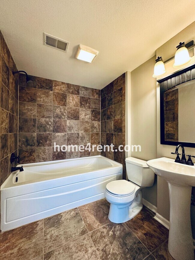 Building Photo - Gorgeous Olathe, 5 BR Home w/ Wood floors,...