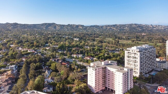 Building Photo - 10430 Wilshire Blvd
