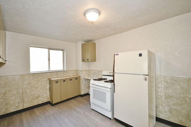 Building Photo - 741-743 Bower Hill Road