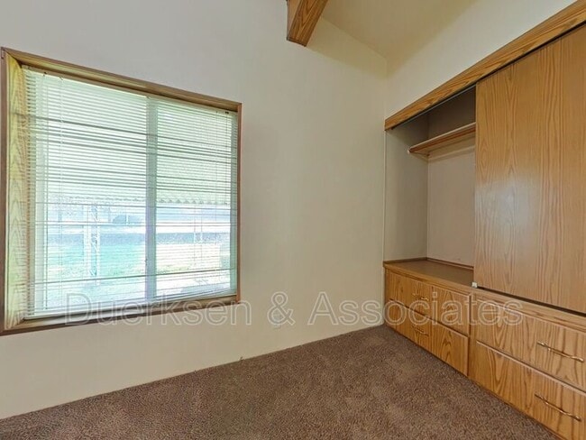 Building Photo - 415 Fir St