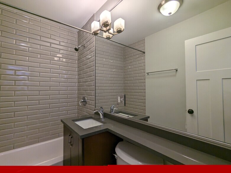 Building Photo - 556 W Arlington Pl