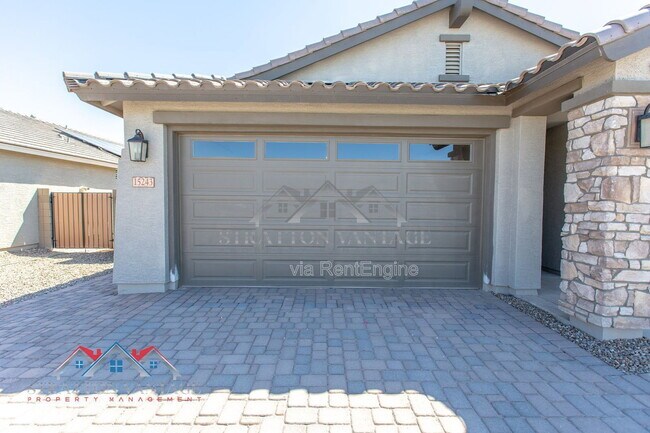 Building Photo - 15243 W Latham St