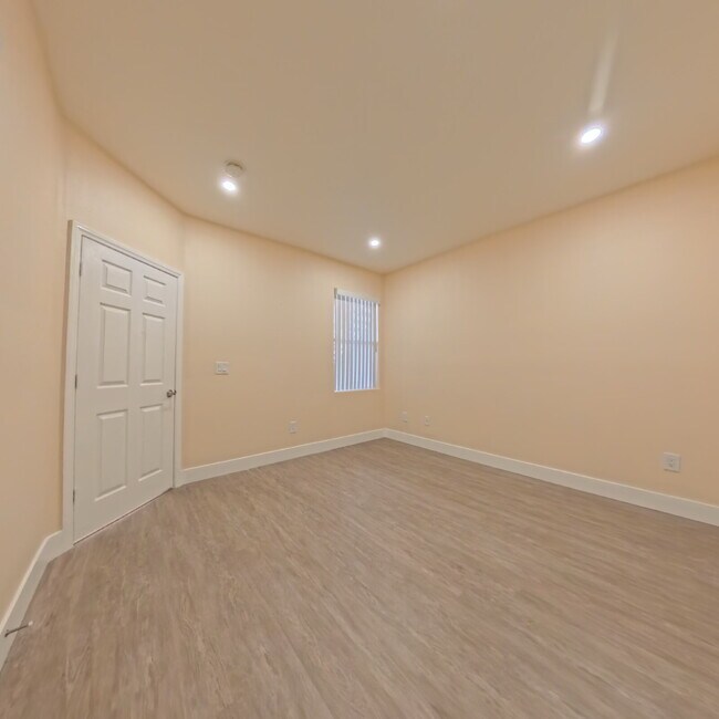 Building Photo - 8000 W Badura Ave