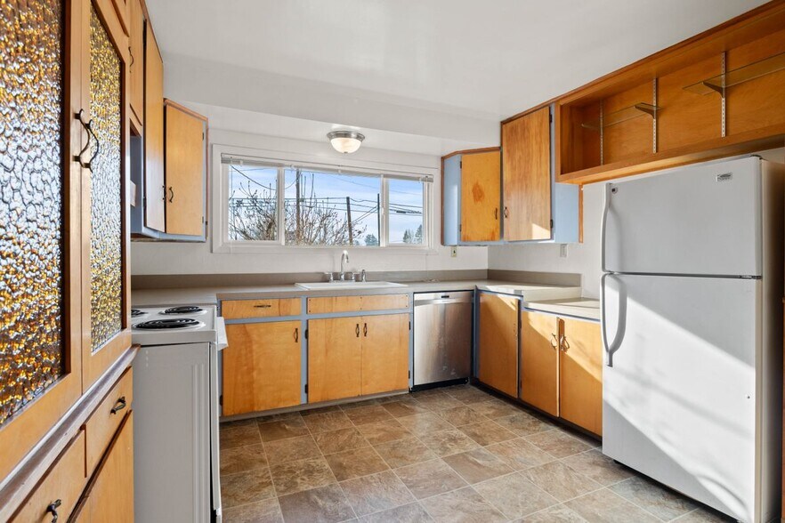 Building Photo - 2055 NW Beca Ave