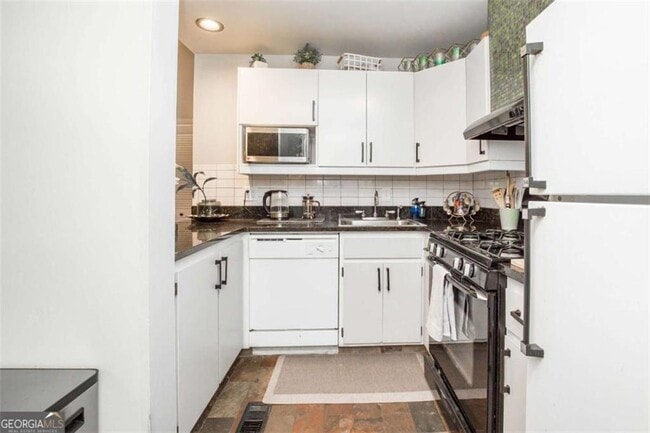 Building Photo - 952 Myrtle St NE