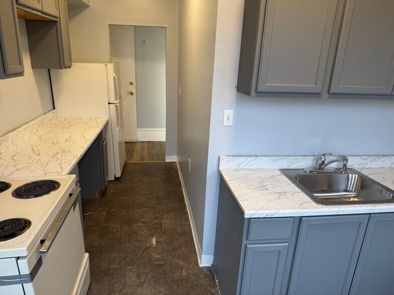 Building Photo - 559 N 63rd St