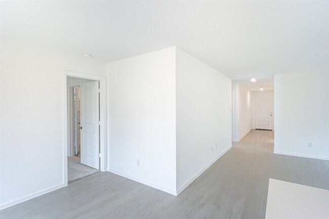 Building Photo - 15724 Plum Brk Dr
