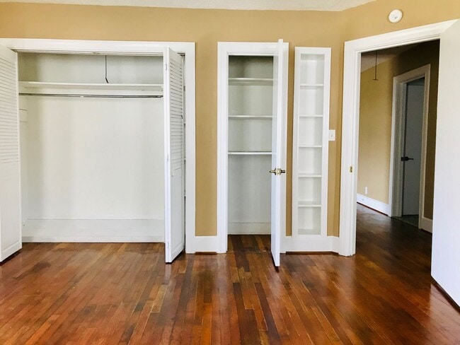 Building Photo - Rare Gem! Spacious and fantastic updated o...