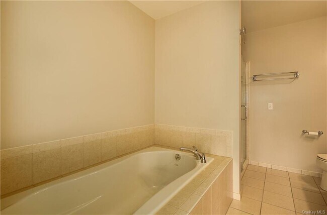 Building Photo - 2402 Rockledge Ct