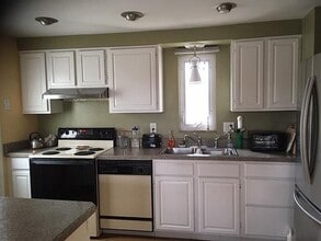 Building Photo - Forest Hills - House Share - 1 BR Availabl...