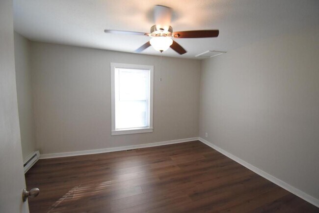 Building Photo - 337 Fox St SW