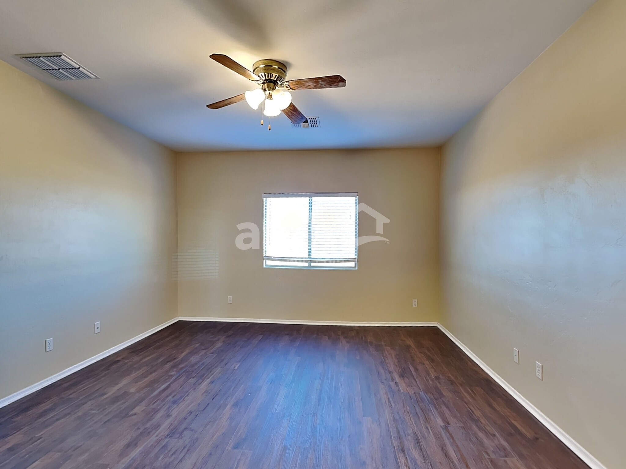 Building Photo - 7556 W Ranchers Dr