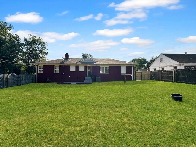 Building Photo - 1049 N Idlewild St