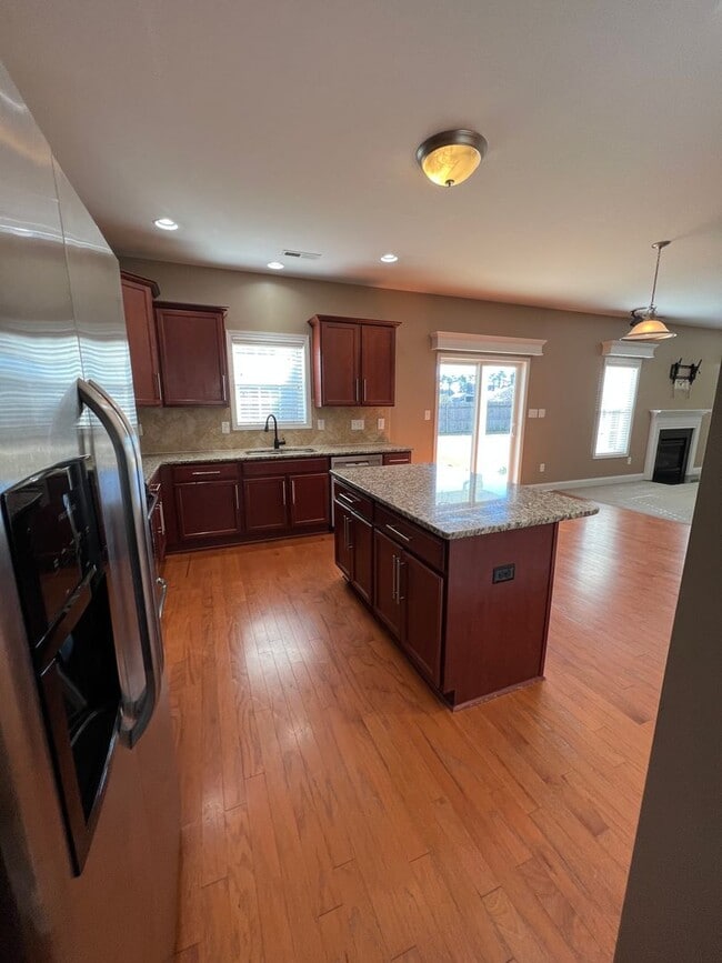 Building Photo - Beautiful 4 Bed, 2.5 Bath Westgate Home