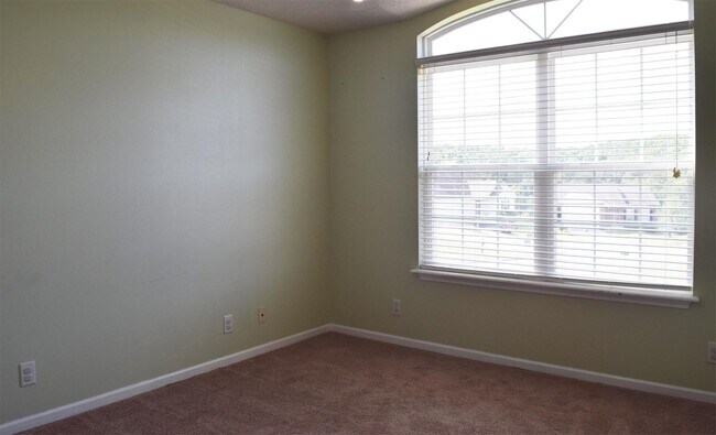 Building Photo - Charming Hickory Valley Gem Near Fort Leonard Wood