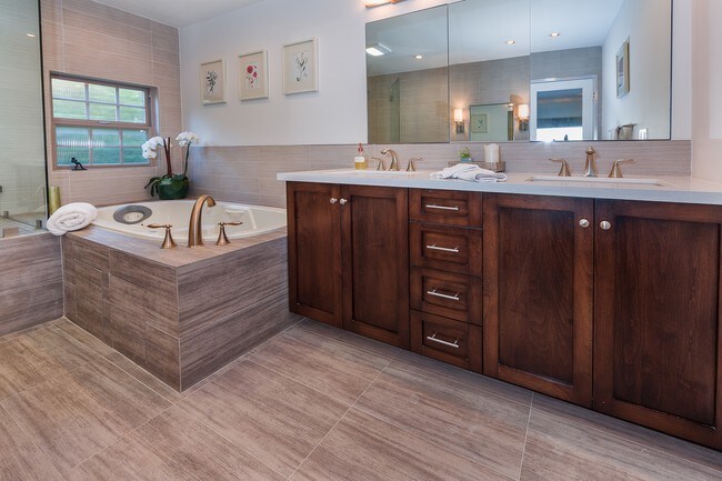 Building Photo - 6609 Whitley Terrace