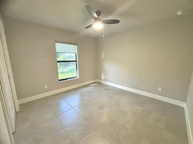 Building Photo - Modern 3 Bed, 2 Bath Home with Stylish Upg...