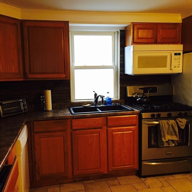 Building Photo - 9 Hall St