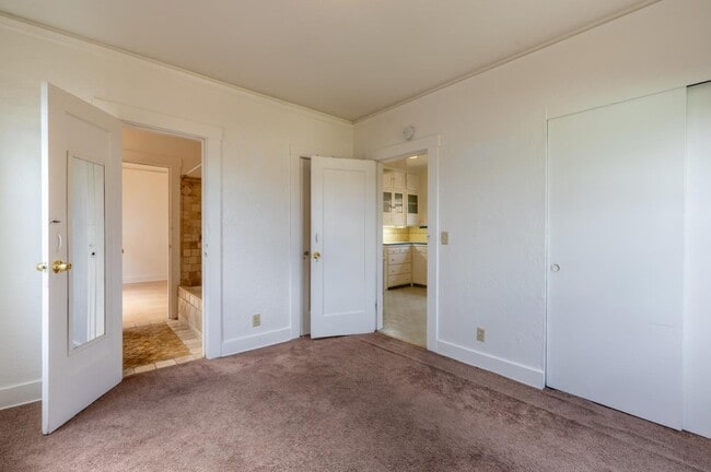 Building Photo - 241 Clay St