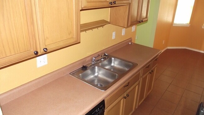 Building Photo - Northeast El Paso 3 Bed/2 Bath with Refrig A/C