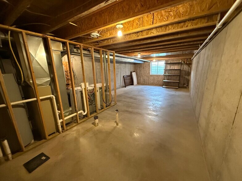 Building Photo - 5562 165th St E