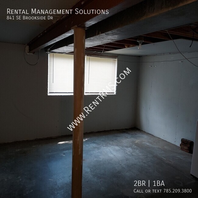 Building Photo - 841 SE Brookside Dr
