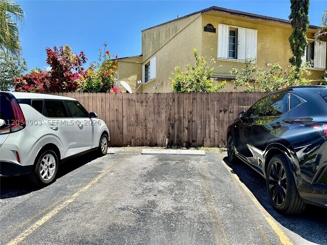 Building Photo - 15430 SW 82nd Ln
