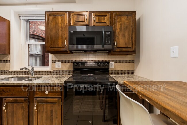 Building Photo - 127 11th St NE