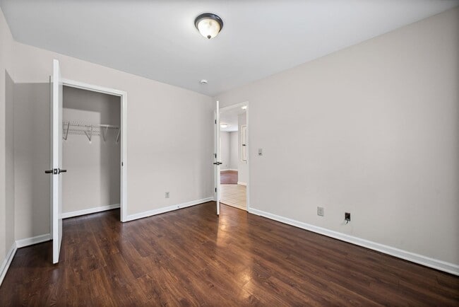 Building Photo - Minutes from Downtown Nashville!