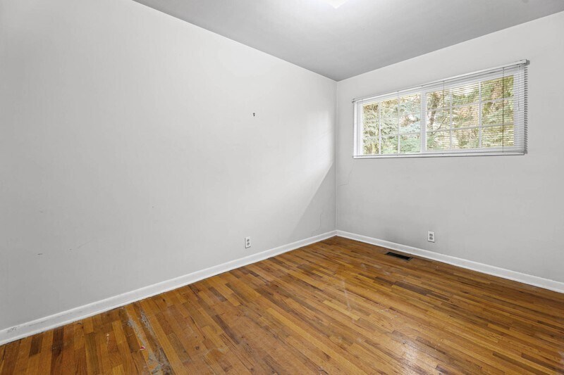 Building Photo - 881 4900 S