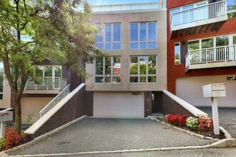 Building Photo - 22 Vela Way