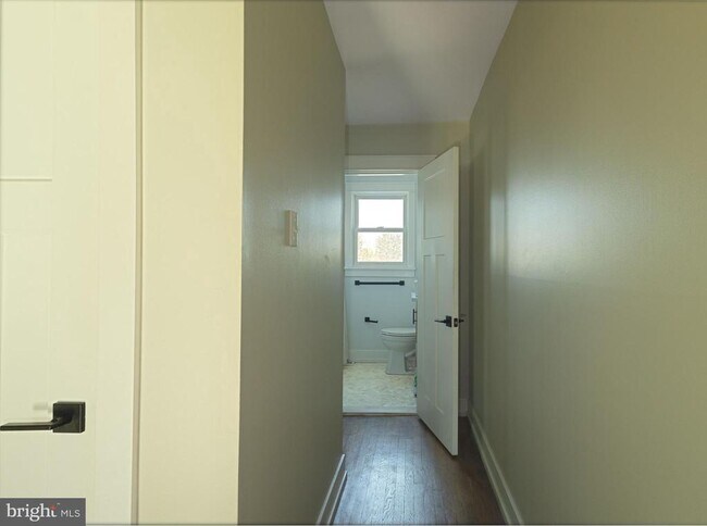 Building Photo - 203 E Rosedale Ave