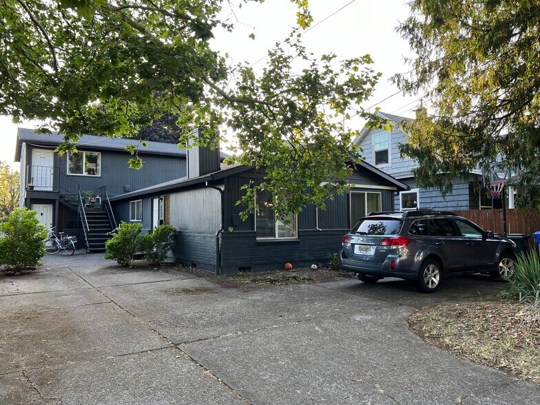 Building Photo - 4925 SE 71st Ave