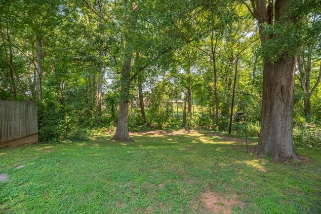 Building Photo - (Coming Soon) Renovated Home just minutes from Uptown!