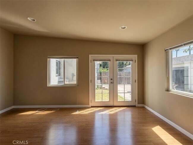 Building Photo - 3907 Edgehill Dr