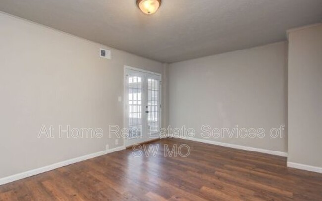 Building Photo - 930 S Campbell Ave