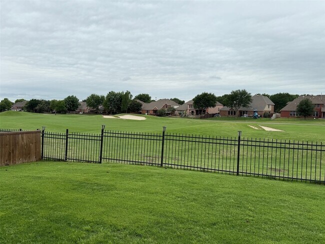 Building Photo - 1420 Somerset Dr