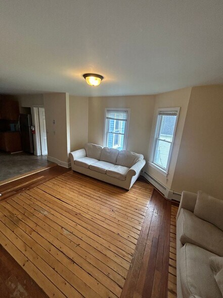 Building Photo - 206 N Winooski Ave