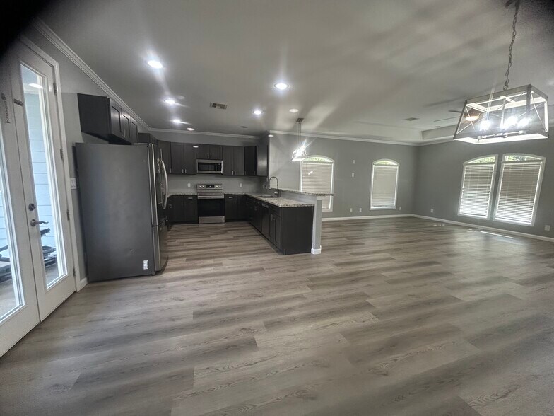 Building Photo - 6599 Johnson Ln